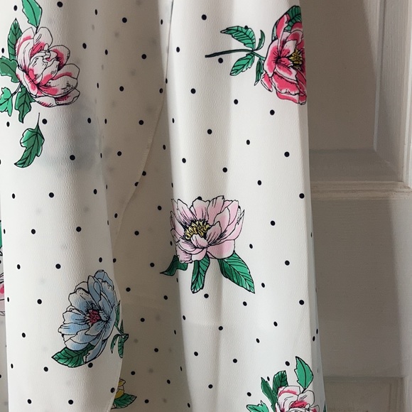 Madison polka dotted black white floral v neck cap sleeves flowing wrap dress m - Picture 9 of 17